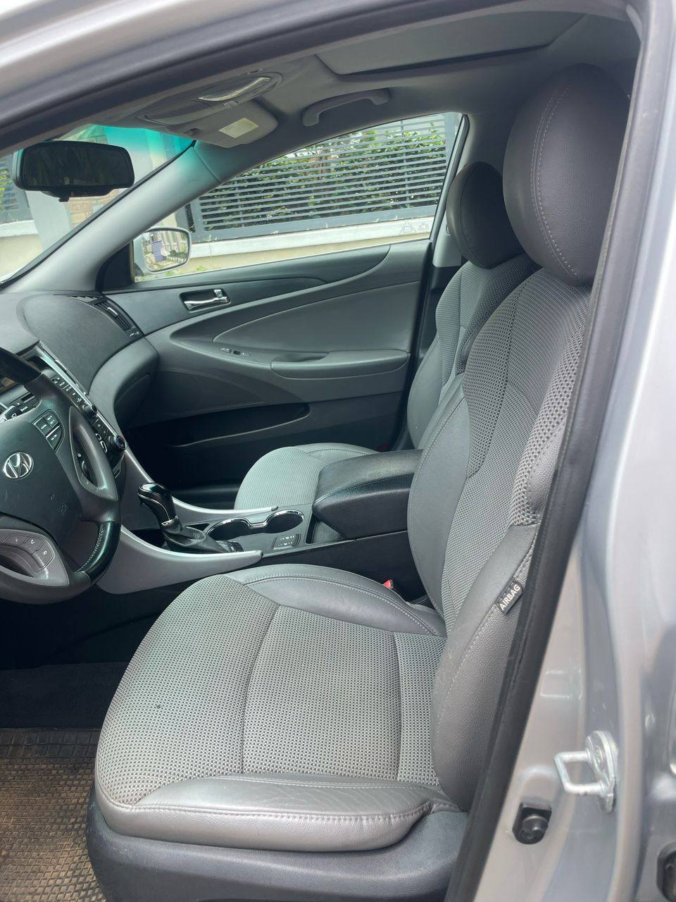 A picture of Hyundai Sonata 2014