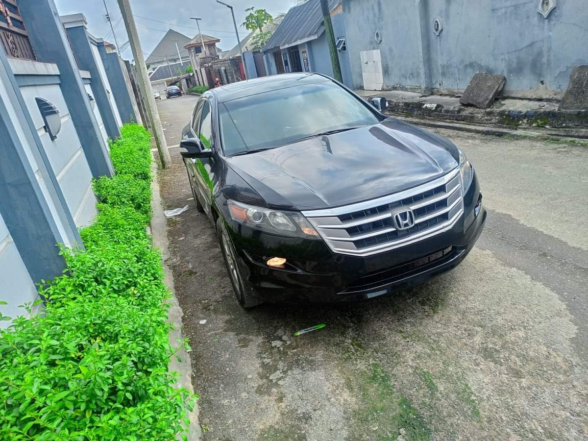 A picture of Honda crosstour 2011 model First body Engine Gear box Ac