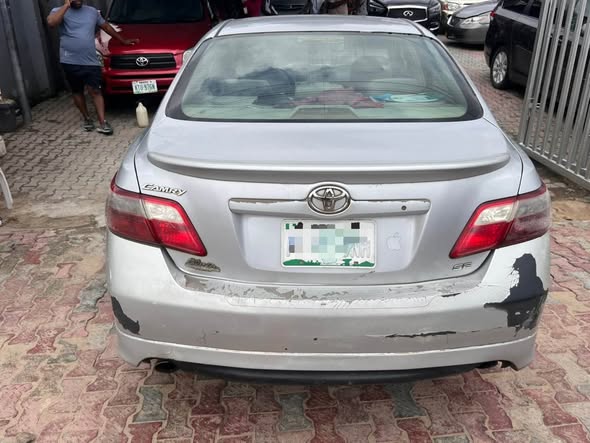 A picture of Toyota Camry 06