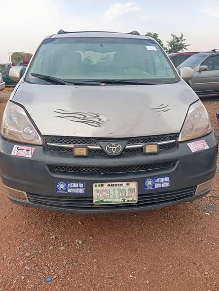 A picture of 2005 Toyota seinna