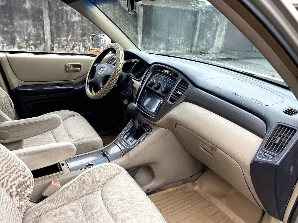 A picture of 2003 Toyota highlander