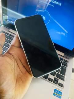 A picture of IPhone 11 64gb