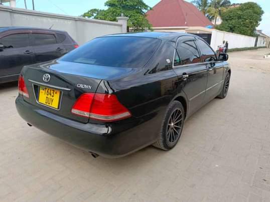 A picture of TOYOTA CRAWN