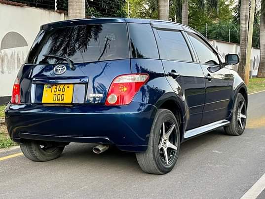 A picture of TOYOTA IST OLD MODEL ON SALE usajiri DQQ mwaka 2006