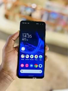 A picture of AQUOS SHARP SENSE 4PLUS