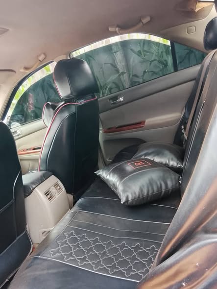 A picture of 2005 toyota camry