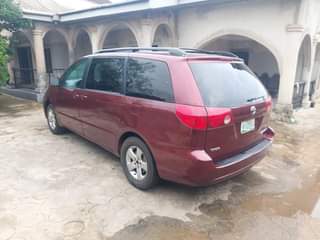 A picture of Toyota sienna 2007 model