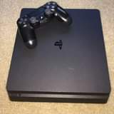 A picture of Playstation 4 slim full package ina kila kitu chake ni