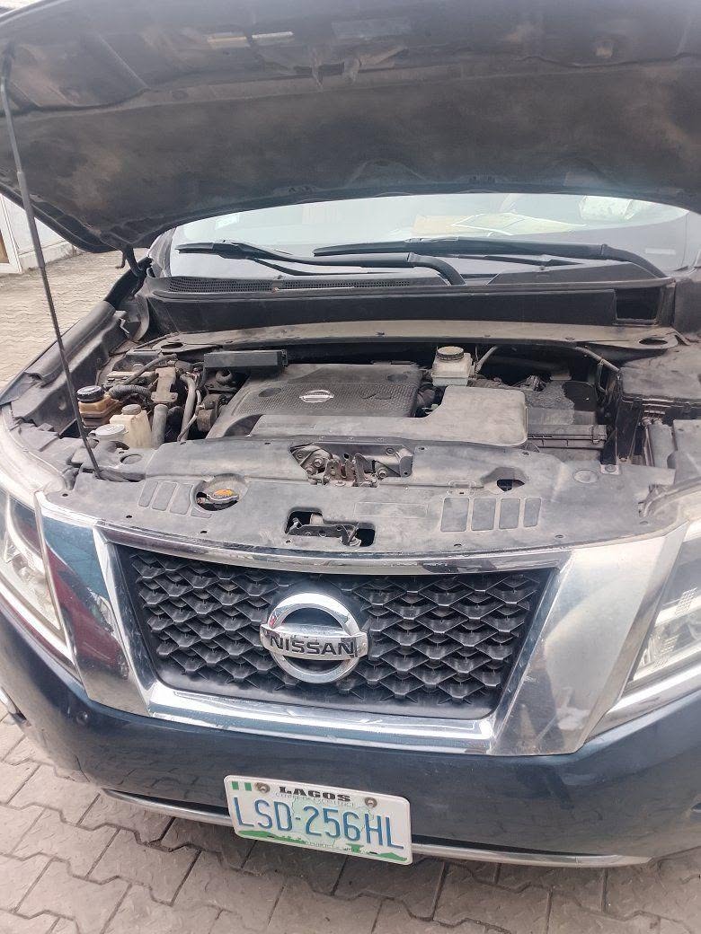 A picture of Nissan Pathfinder 2013