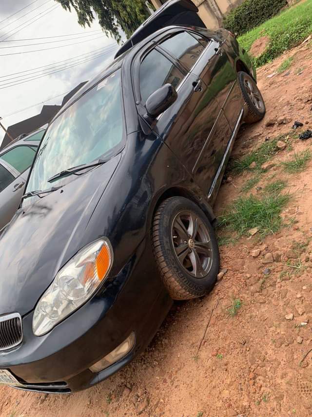 A picture of 2003 2004 Toyota Corolla se