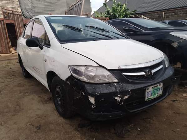 A picture of Honda City 2006 AUTOMATIC TRANSMISSION Bolt standard ENGINE AC needs