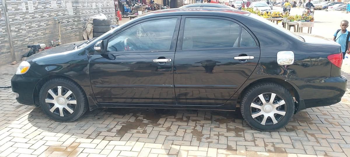A picture of 2005 Toyota Corolla 05