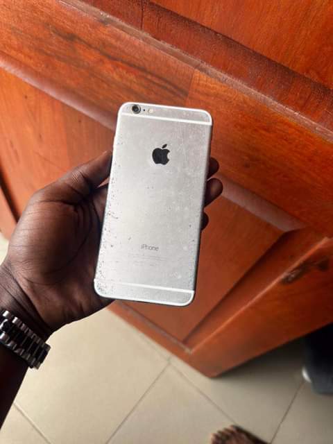 A picture of IPhone 6s Gn 64 Price 150 No finger 100 0688513210