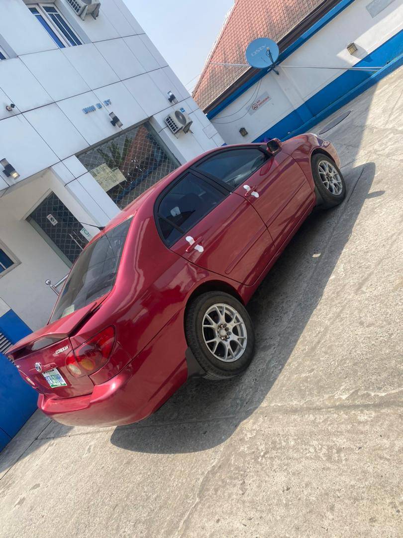 A picture of Toyota Corolla 04