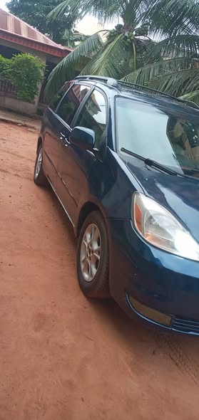 A picture of Toyota Sienna 2005 model 08034904883