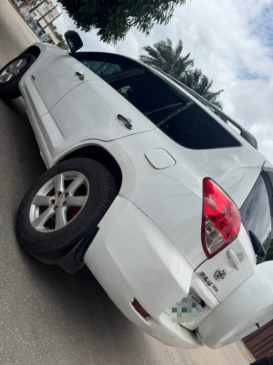 A picture of Toyota RAV4 2008