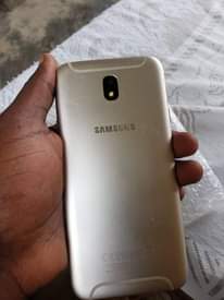 A picture of SAMSUNG j7 pro