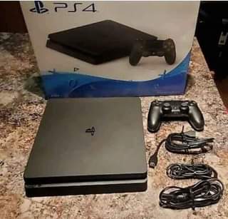 A picture of PS4 FULL SET SLIGHTLY USED BUT STILL PERFECT