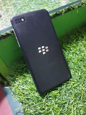 A picture of Blackberry Z10 16gb 2gb ram just 35k