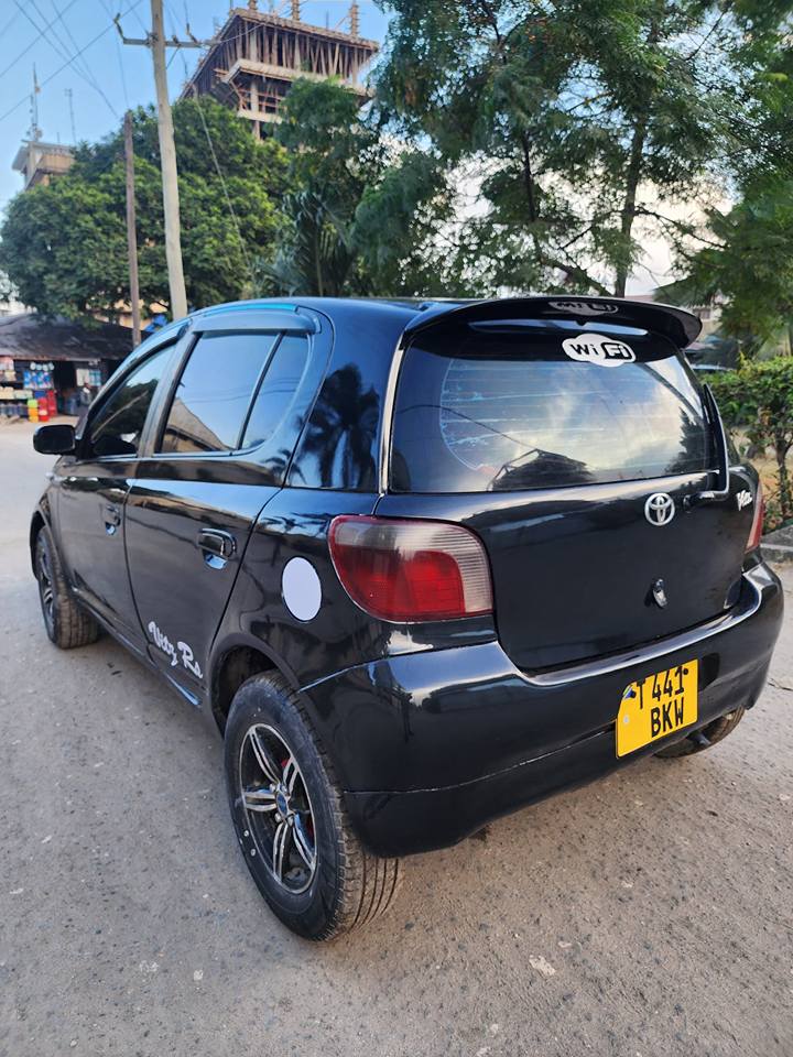 A picture of TOYOTA VITZ 0692224312 Bei 4 8 mln maongezi Call 0692224312
