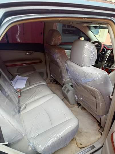 A picture of 2005 LEXUS RX330