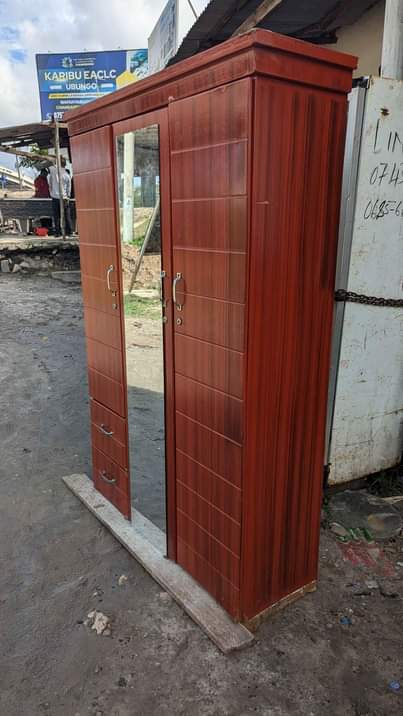 A picture of Kabati milango mitatu nipe 200k