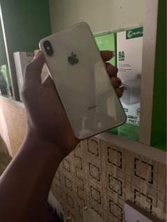 A picture of iPhone XS Max 256gb with Face ID