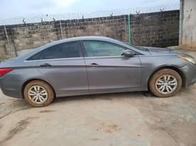 A picture of Hyundai sonata 2012