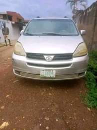 A picture of Toyota sienna 05 complete pure first body engine and gear