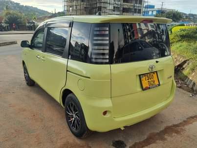A picture of Sienta milion 5.8 Ipo mwanza Automatic Engine safi 0784857610 kama_una_uza_gari_lako_nitumie