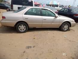 A picture of SMARTAUTOS Toyota Camry drop light Belgium untampered engine Gear untouched
