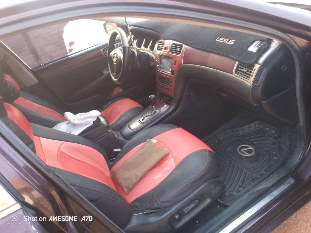 A picture of Lexus 330