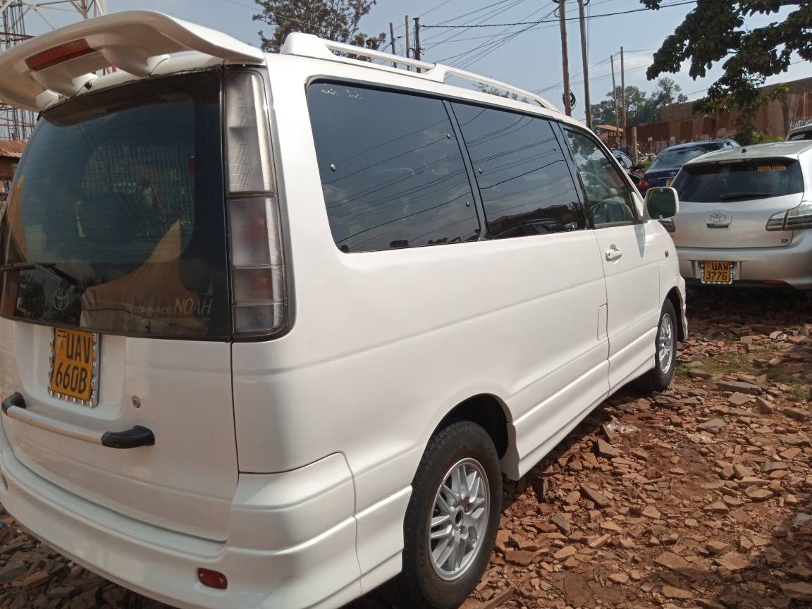 A picture of Toyota Noah Road tourer