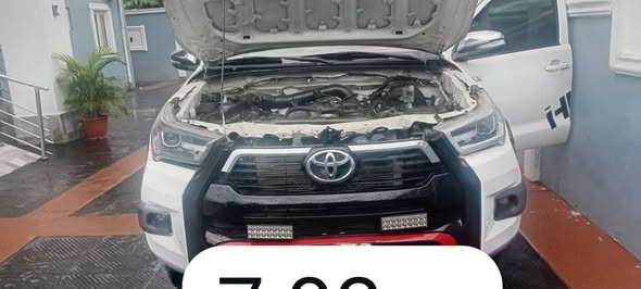 A picture of Toyota hilux 2009 uplifted 2015