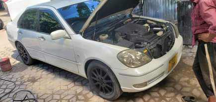 A picture of Toyota brevis mali bado mpyaaa unawasha mwanza gari haina tatizo