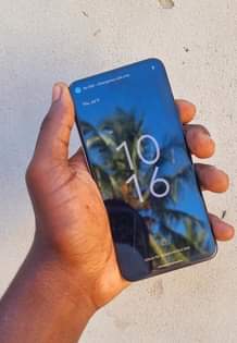 A picture of Google pixel 5 plain gb 128 ram 8 camera moto