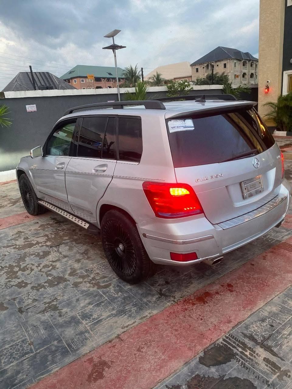 A picture of Glk350 2011 model