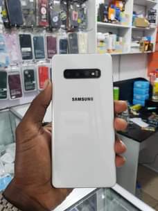 A picture of Samsung S10 