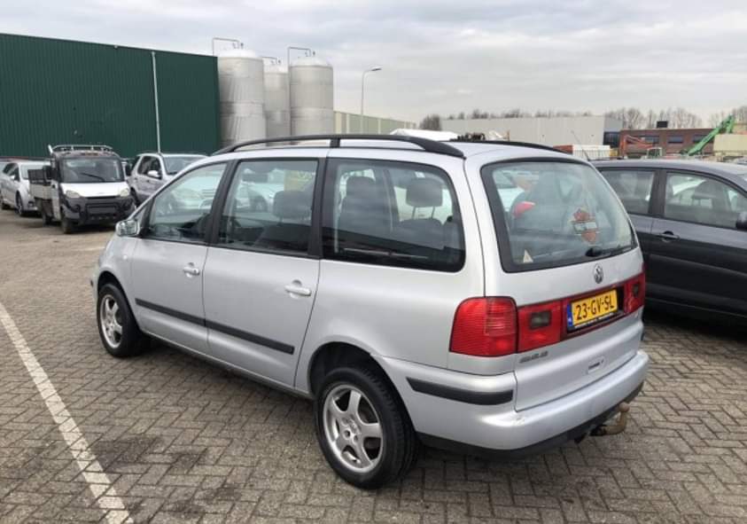 A picture of TOYOTA SHARAN Price 1 500 000 only Call me now