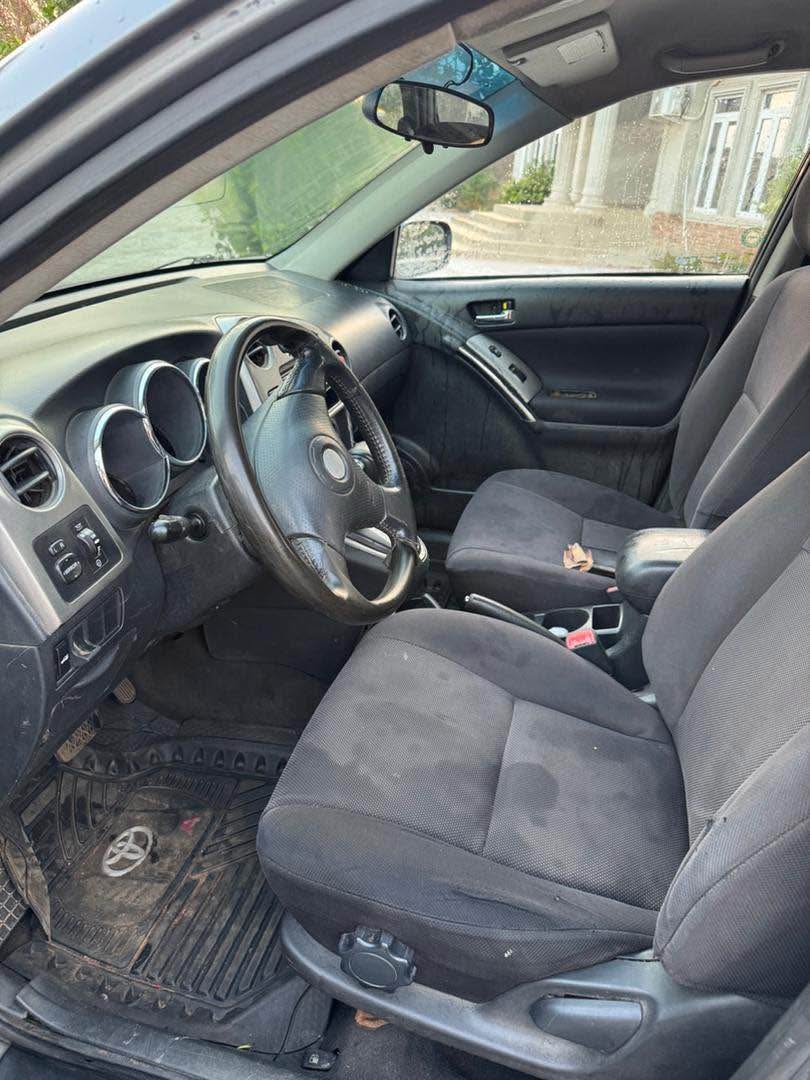 A picture of Toyota Matrix 04 sharp