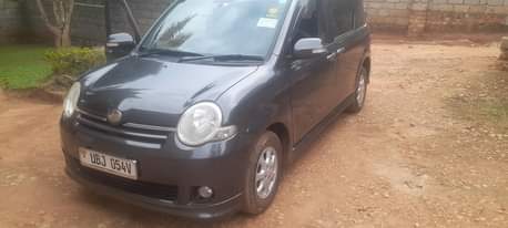 A picture of Toyota sienta for sale shs.19 000 000 slightly negotiable