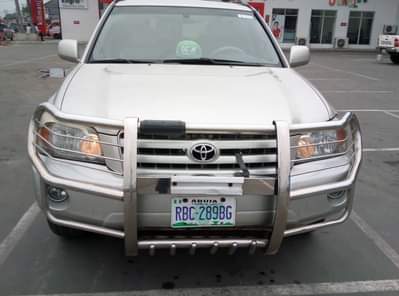 A picture of 2007 model toyota highlander sound engine and gearbox totally first