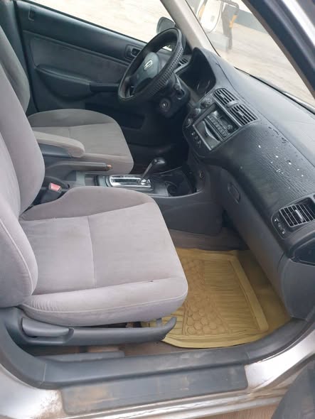 A picture of Honda civic 2005 automatic gear good condition engine and gear