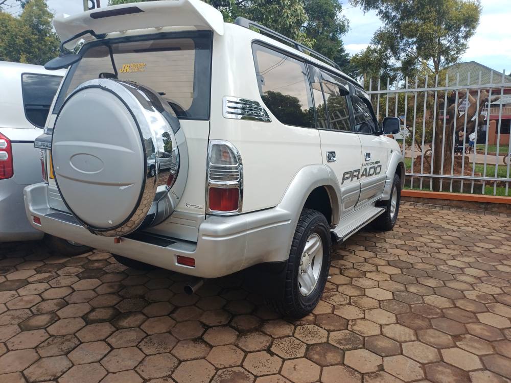 A picture of LAND CRUISER PRADO
