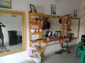 A picture of vifaa vyote vya salon vinauzwa. unachukua nakuanza kazi. 1.5M ukitaka