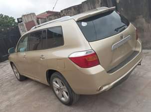 A picture of Toyota Highlander 2008