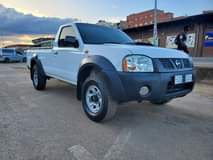 used nissan np300