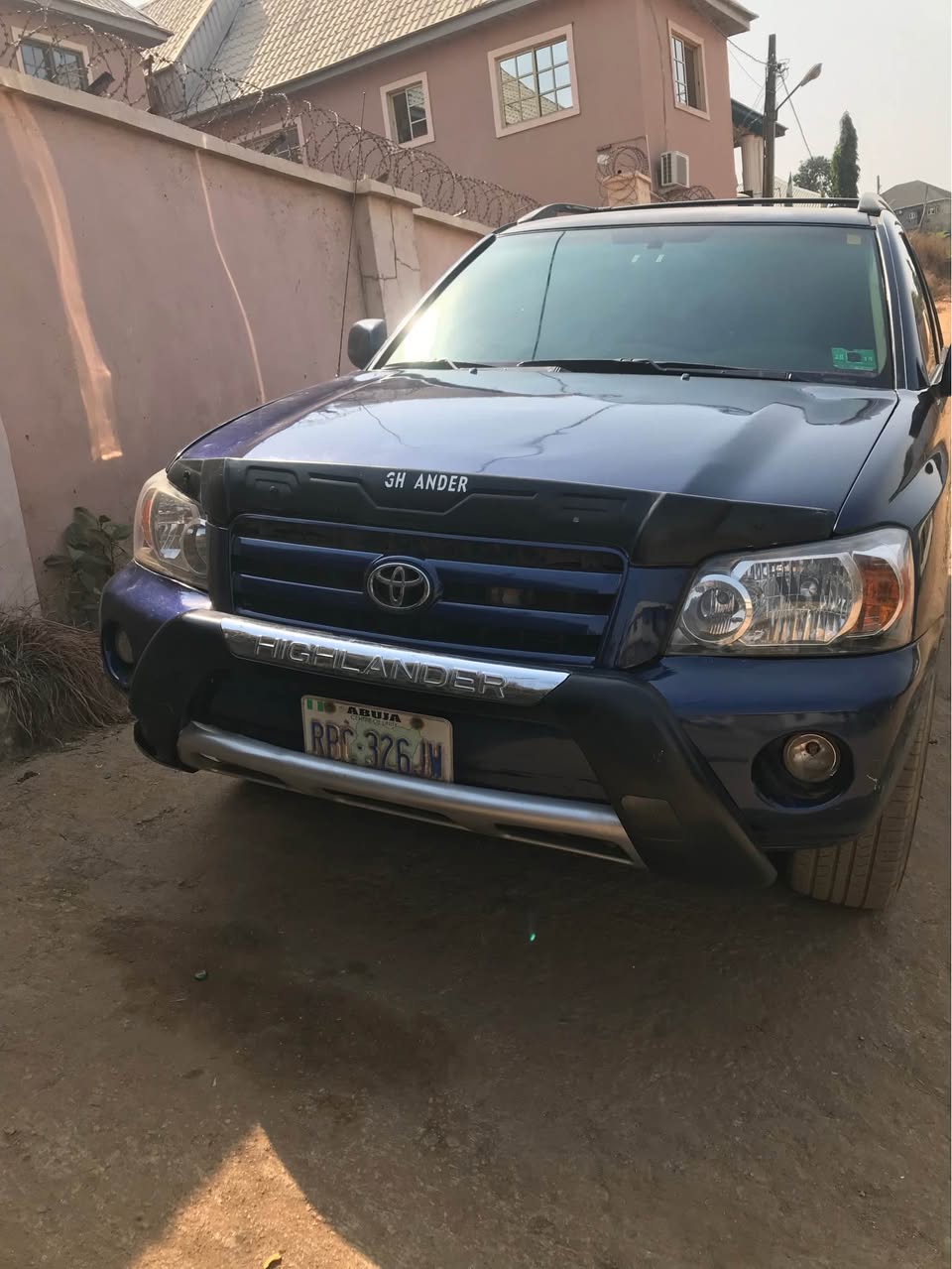 A picture of First body 06 Toyota Highlander with everything working okay selling