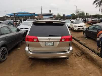 A picture of 2006 Toyota sienna