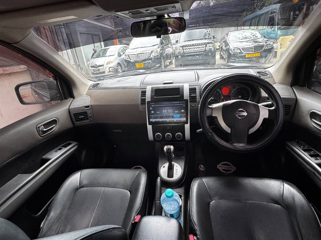 A picture of Nissan X trail 12
